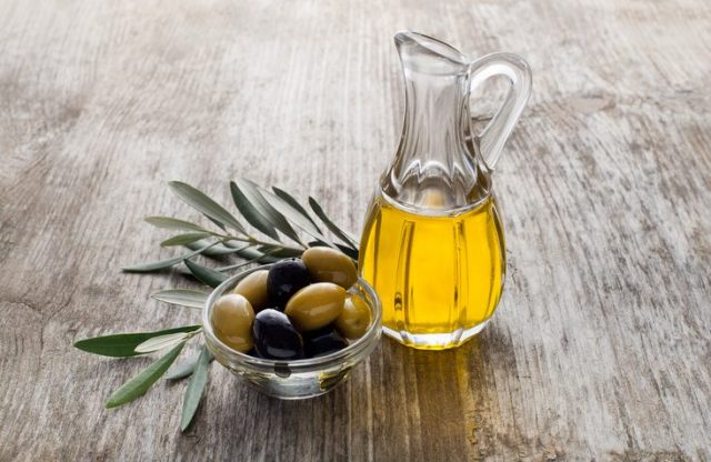 Как и где правильно хранить оливковое масло в стеклянной бутылке и жестяной банке