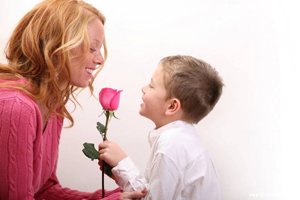 Самые красивые поздравления маме на 8 марта для детей и взрослых в стихах и прозе